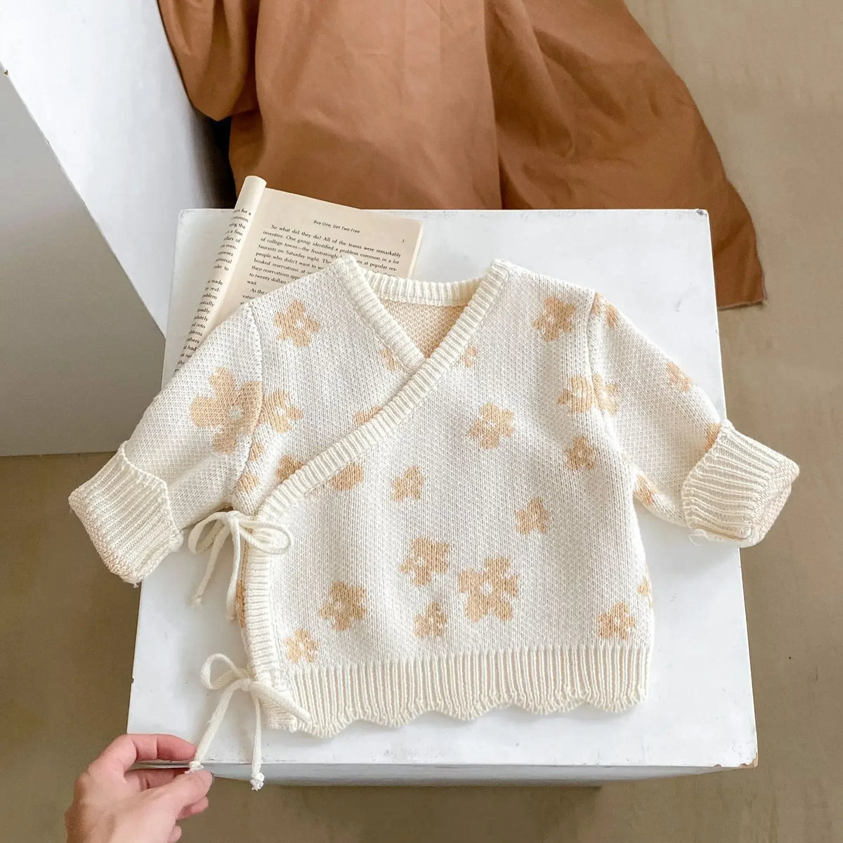 Floral Jacquard Knit Baby Set – 4PCS Autumn & Winter Outfit with Coat, Pants, Hat & Socks (1–3 Years)