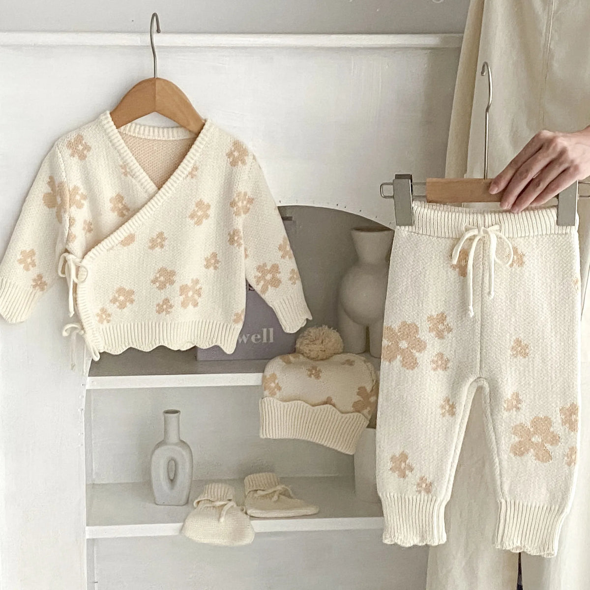 Floral Jacquard Knit Baby Set – 4PCS Autumn & Winter Outfit with Coat, Pants, Hat & Socks (1–3 Years)
