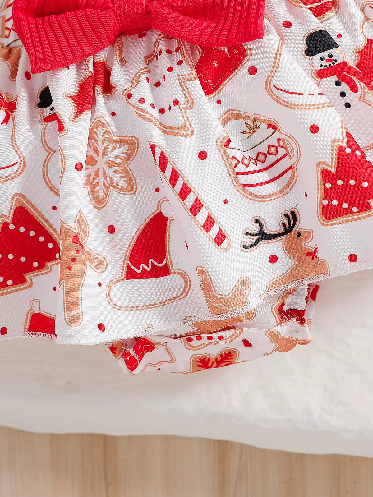 Christmas Baby Girl Outfit Set – Long Sleeve Romper, Suspender Jumpsuit, Bow Socks & Headband (0–12 Months)