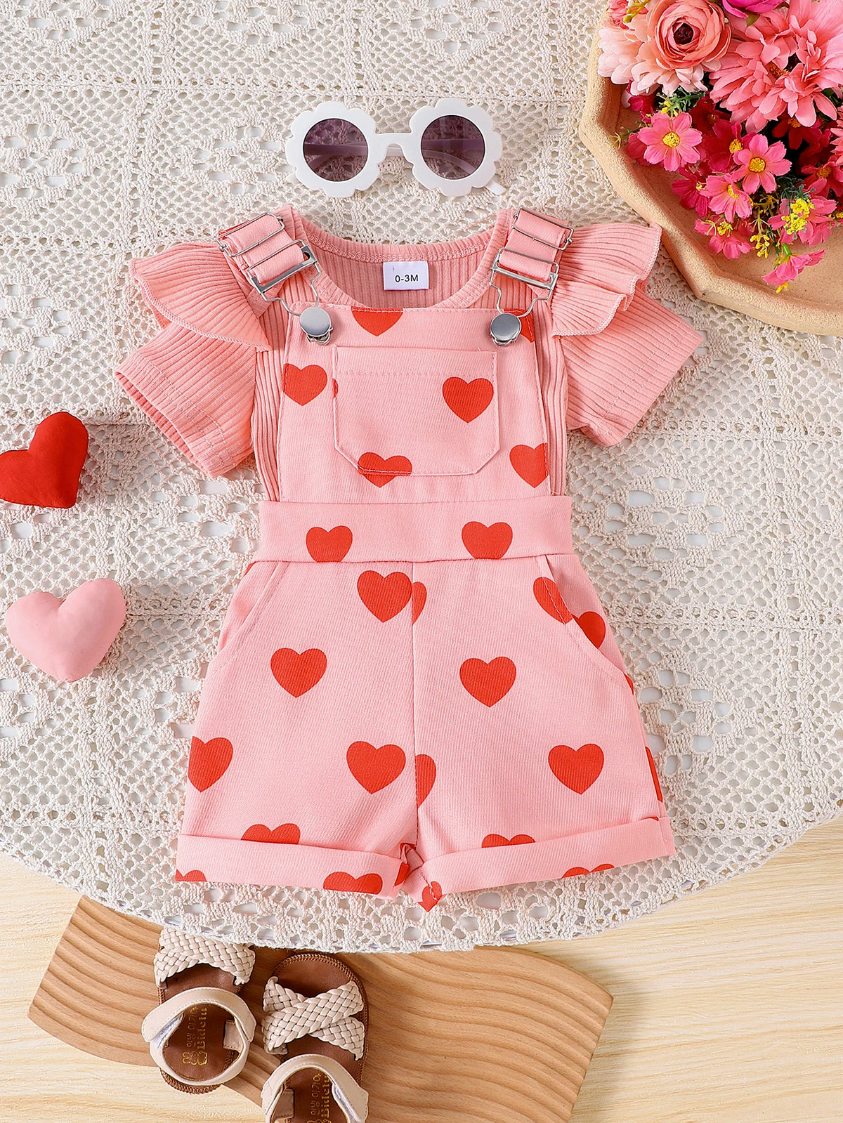2PCS Summer New Sweet And Cute Girls And Babies Solid Color Short-Sleeved Top + Pink Love Printed Suspender Shorts